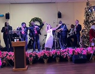 Christmas Party 2023 Woman singing